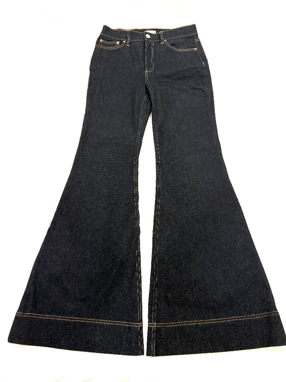 Alice + Olivia wide leg flared jeans, mid-rise, size 28 (M).